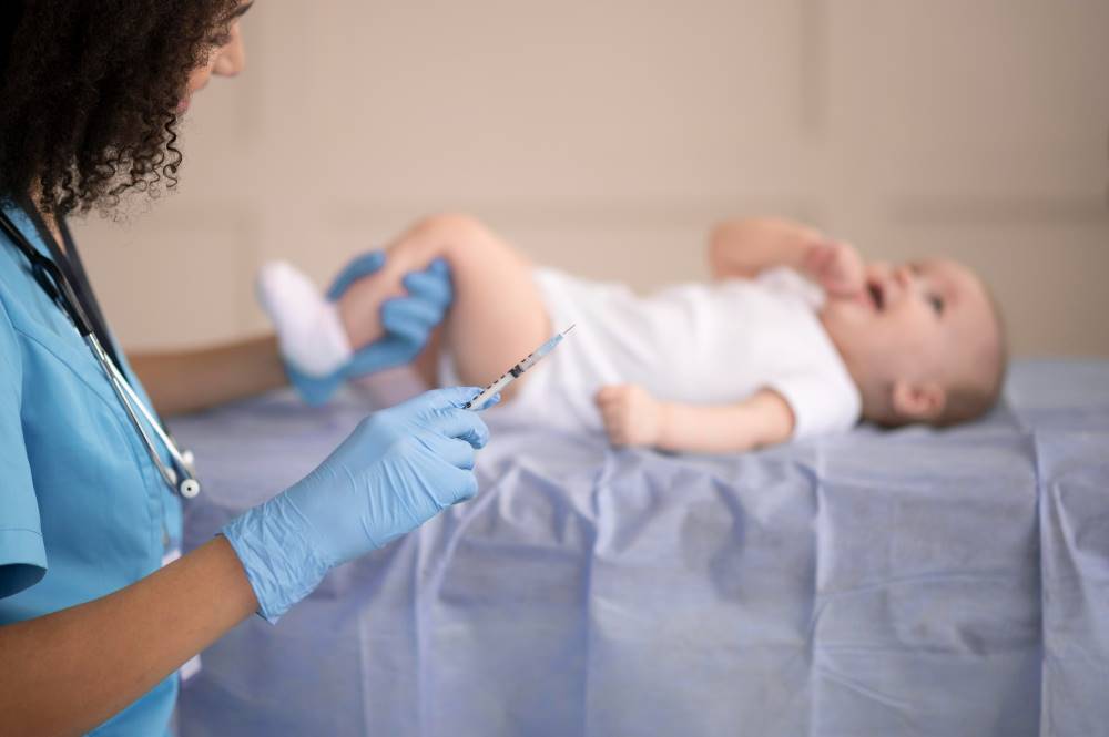 تطعيمات الأطفال حديثي الولادة-min